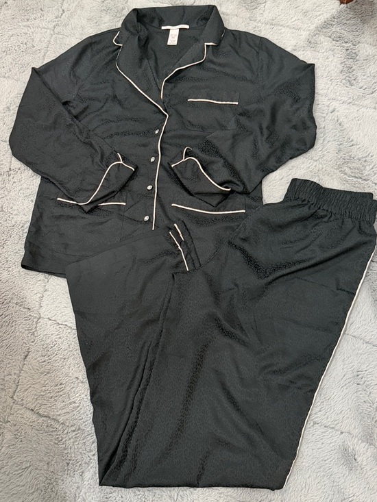 Victoria's Secret Other - Victoria’s Secret Women’s Black Satin Jacquard diamond button Limited Edition PJ